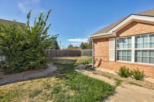 Building Photo - Gorgeous 3 bed 2 bath in Norman!