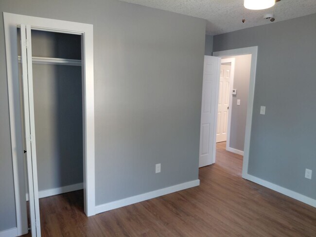 Foto del edificio - 411 SE Pinecrest Dr