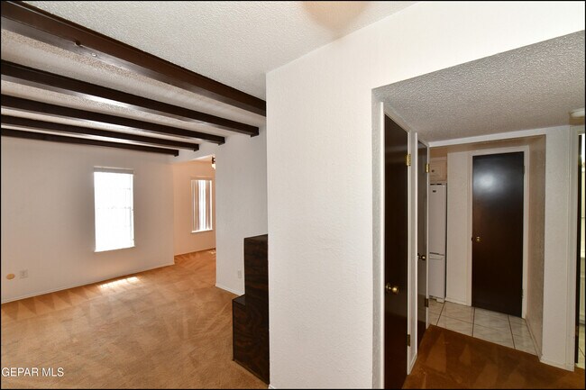 Foto del edificio - 6201 Escondido Dr