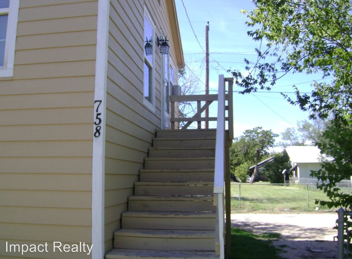 Primary Photo - 758 Peach St