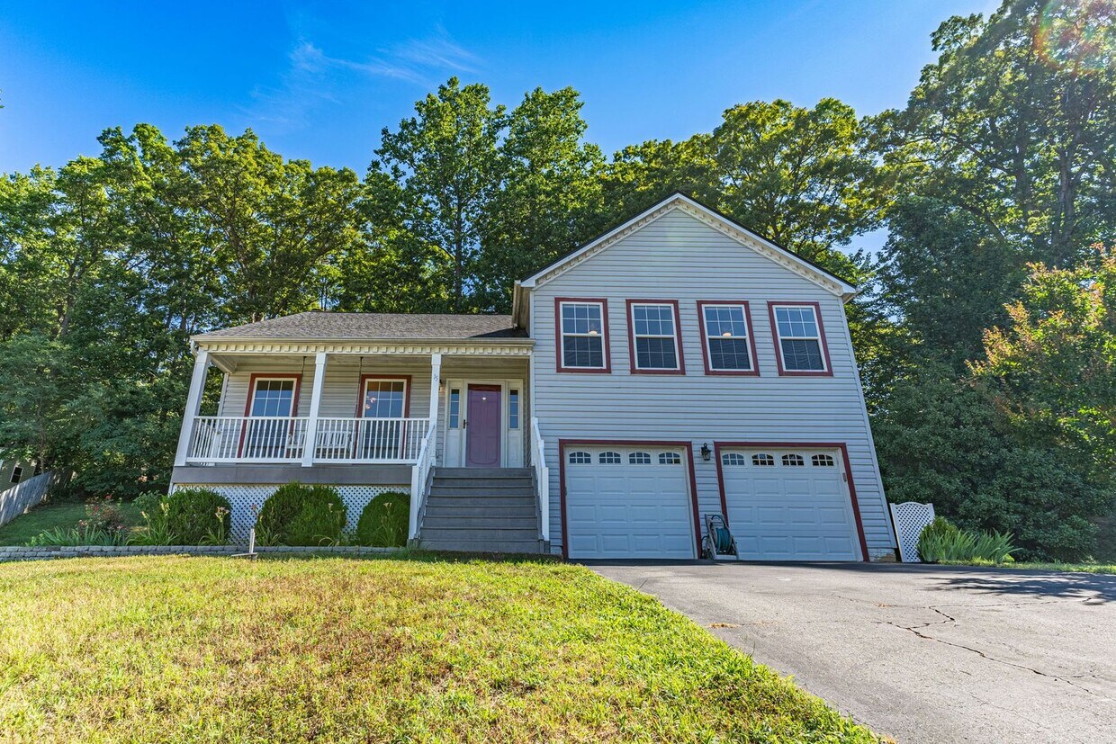 Primary Photo - Gorgeous Single Family Home on a Cul-de-Sac!