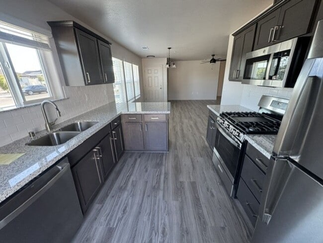 Building Photo - 2377 Oakmont Cir