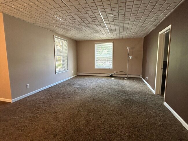 Building Photo - 612 E 3rd St