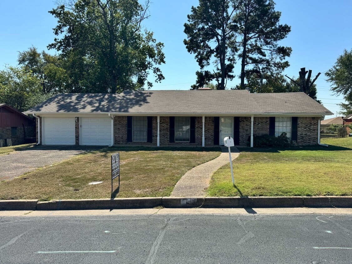 Primary Photo - 213 Mobile Dr