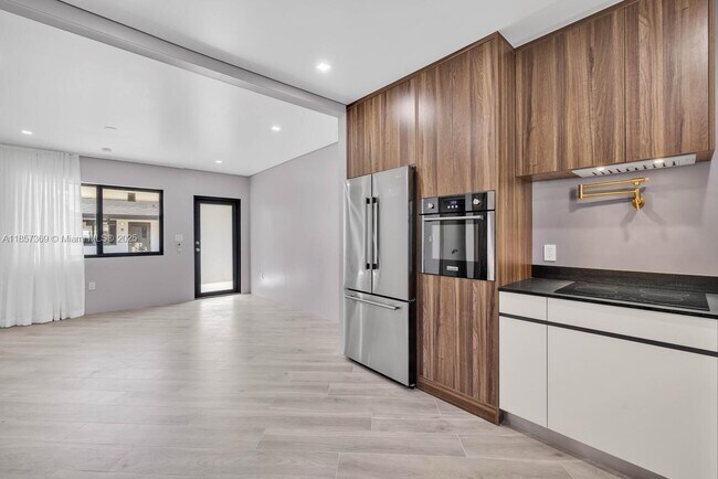 Foto del edificio - 8931 NE 2nd Ave