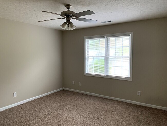 Foto del edificio - 131 Primrose Ln