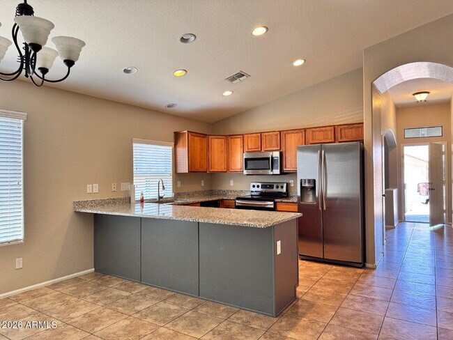 Foto del edificio - 44879 W Desert Garden Rd