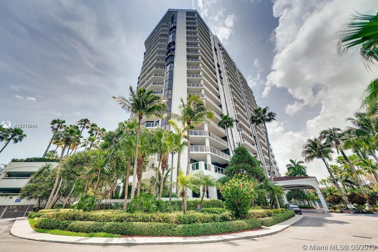 Primary Photo - 3600 Yacht Club Dr