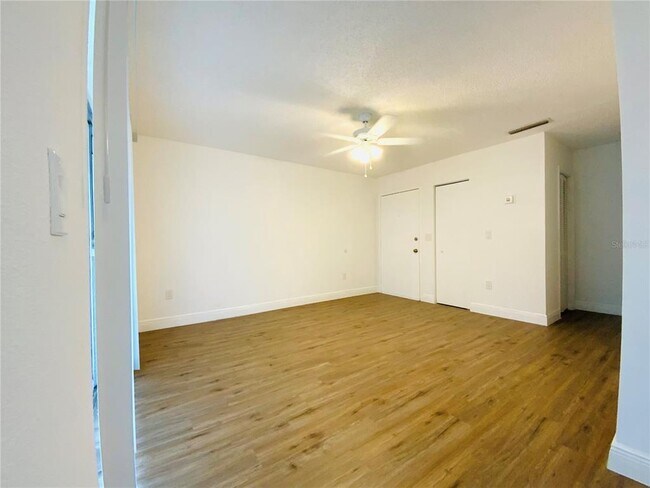 Foto del edificio - 305 Wellington Ct