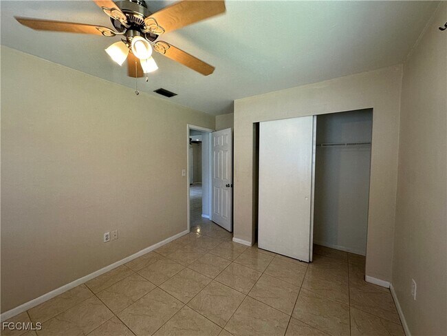 Foto del edificio - 9053 Irving Rd