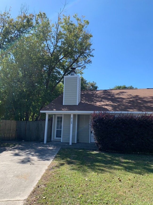 Photo - 2 Bedroom 2 Bath Townhome with fenced backyard!