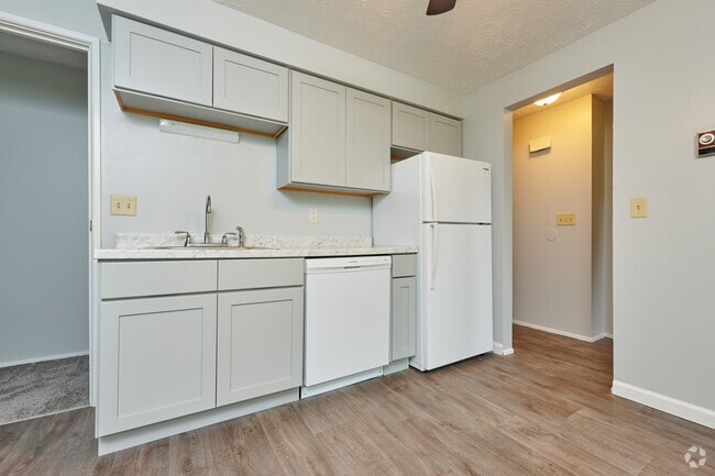 2 habitaciones, 1,5 baños, cocina de 1.330 pies cuadrados. - Hilltop View Apartments & Townhomes