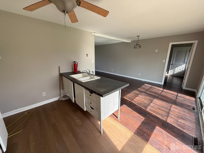 Building Photo - 8 Poe Ct
