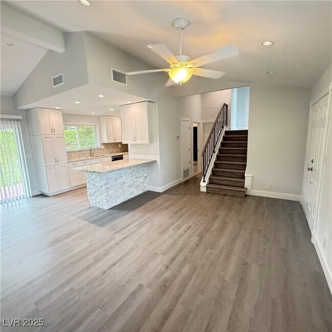 Foto del edificio - 508 Woodcrest Ct