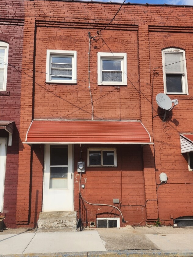 Primary Photo - 128 Graywood St