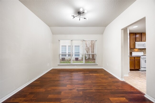 Foto del edificio - 15410 Redbud Dale Ct