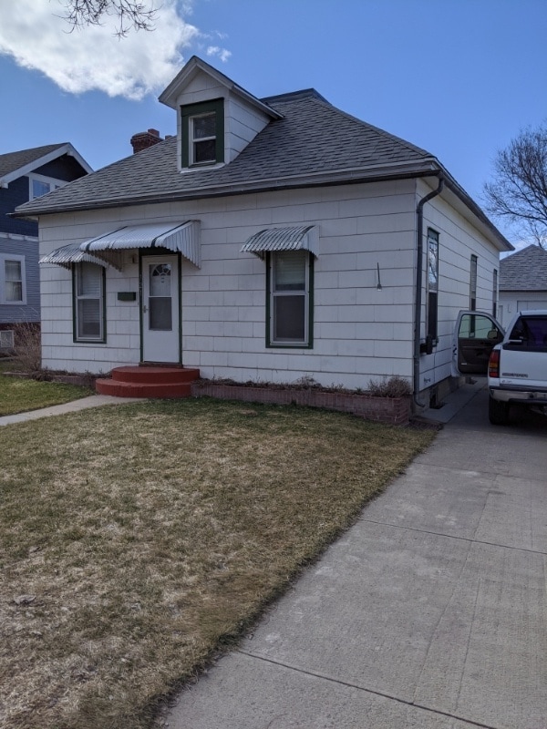 Building Photo - 721 Main St