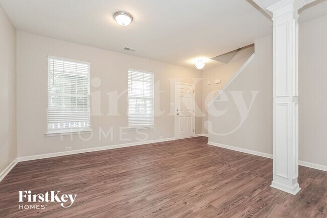 Foto del edificio - 3969 Creekmoore Dr