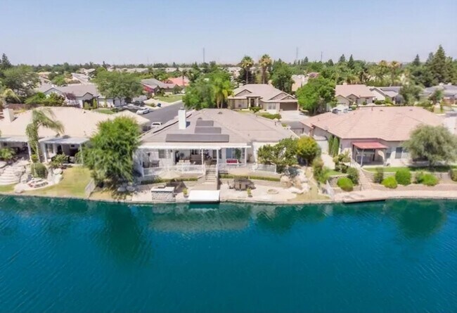Building Photo - On the Lake Home For Rent