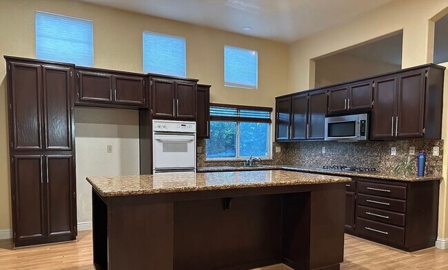 Foto del edificio - Adorable Home Available in Folsom!