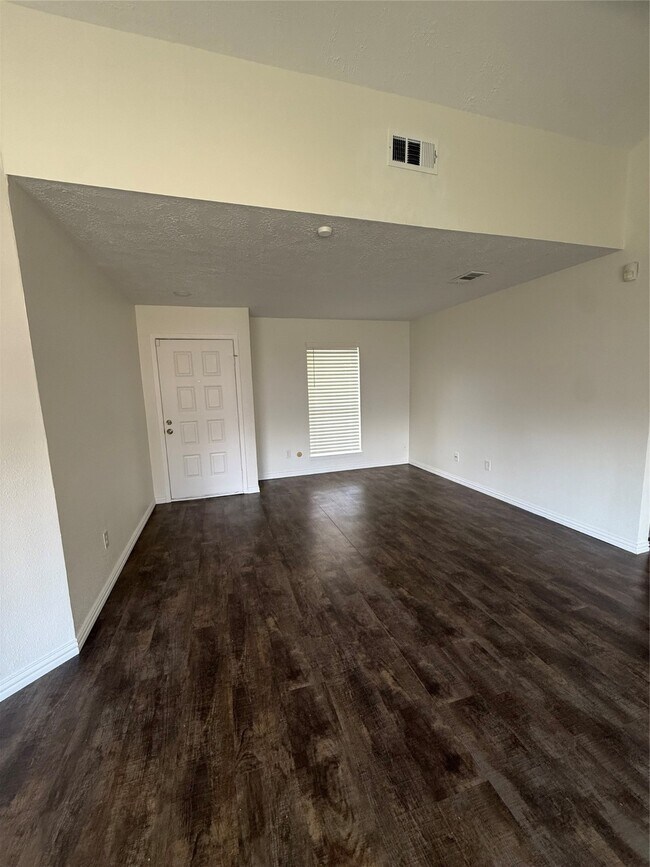 Foto del edificio - 16715 Ribbonridge Dr