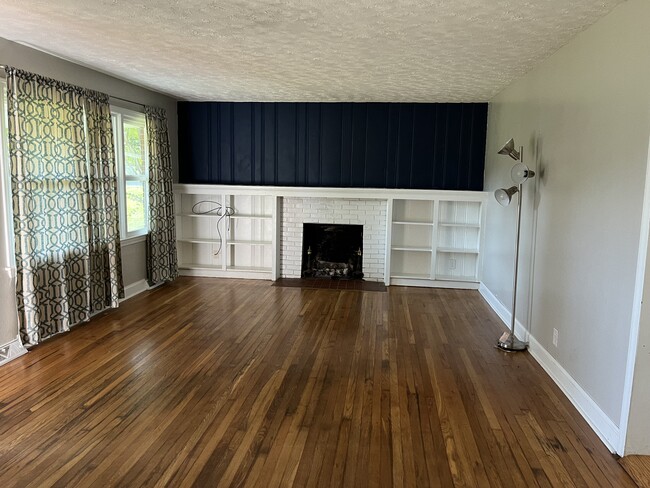 Building Photo - 1715 E Oakland Ave