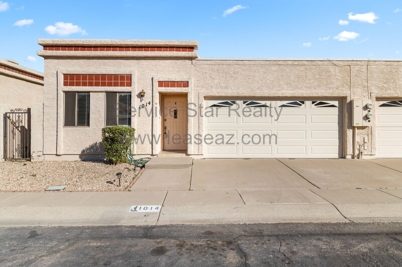 Primary Photo - 1014 E Charleston Ave