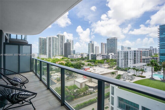 Foto del edificio - 121 NE 34th St