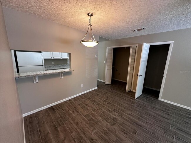 Foto del edificio - 500 YELLOWWOOD Ct