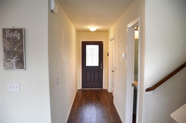Foto del edificio - 2726 Summer Ln