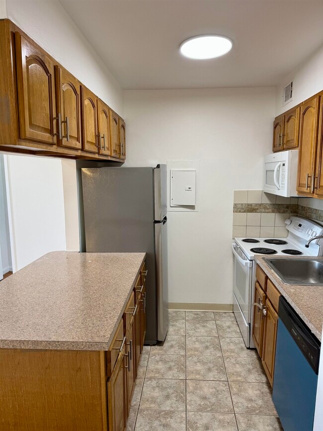 Foto del edificio - 43 Van Wagenen Ave