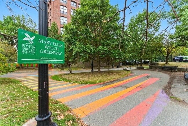 Building Photo - 65 Gove St