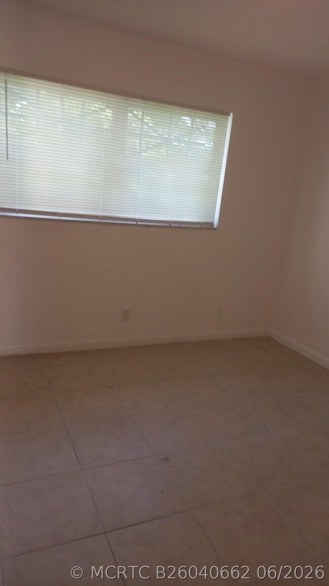 Building Photo - 4165 SW 67th Ave