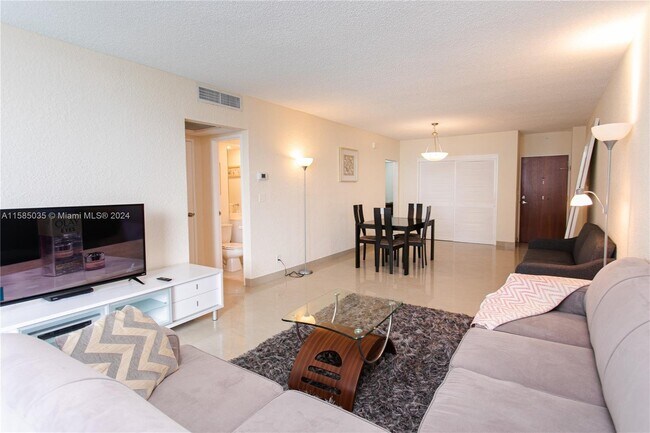 Foto del edificio - 4001 South Ocean Drive Apt #3L, Hollywood,...