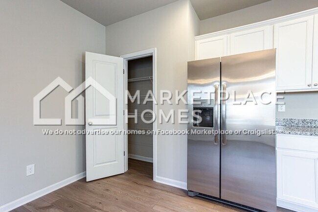 Foto del edificio - 232 W L Miller Dr