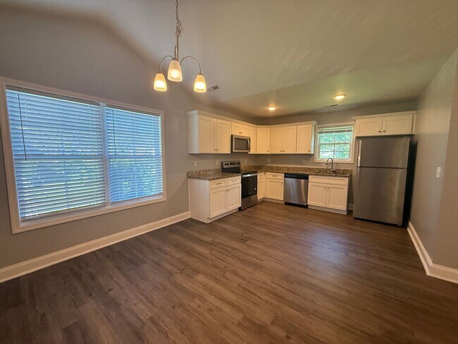 Building Photo - Newer 3BR 2BA brick home in close to GM, Corvette Plant, Magna