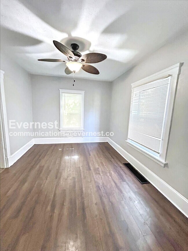 Foto del edificio - 8002 Bellevue Ave