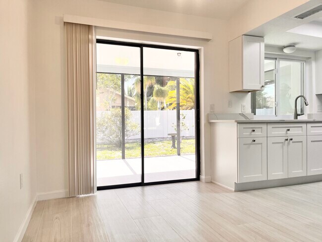 Foto del edificio - 2420 Briar Oak Cir