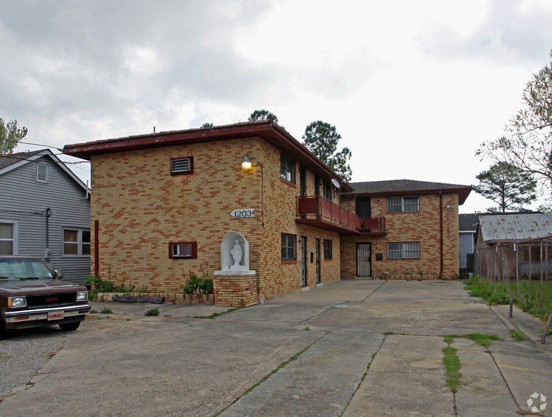 Primary Photo - 1203 Claiborne Dr