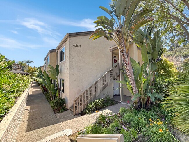 Foto del edificio - SD: Bright 2BD/2BA Ground-Floor Condo in La Jolla with Covered Patio, Pool & Reserved Parking