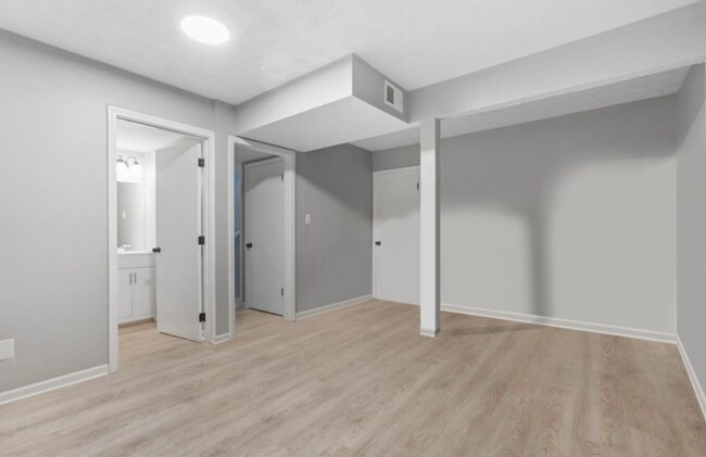 Building Photo - 136 Brooks Rd