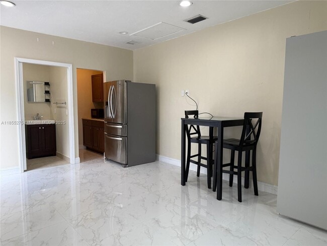 Foto del edificio - 1715 SW 102nd Ct