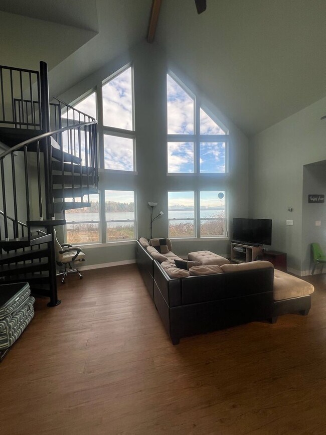Foto del edificio - Waterfront 2 Bedroom Home in Ferndale!