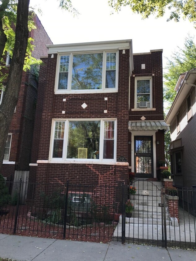 Primary Photo - 3039 W Wilson Ave