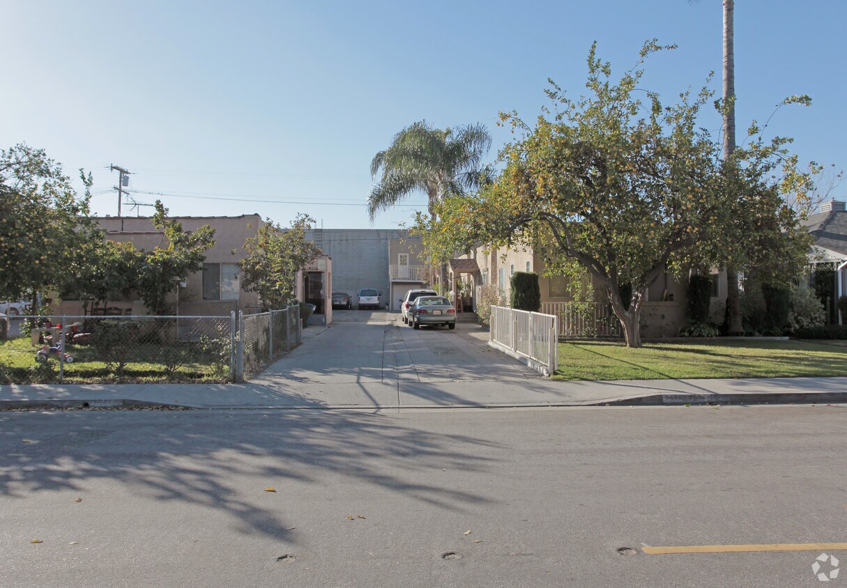 Primary Photo - 3636-3644 E 58th St