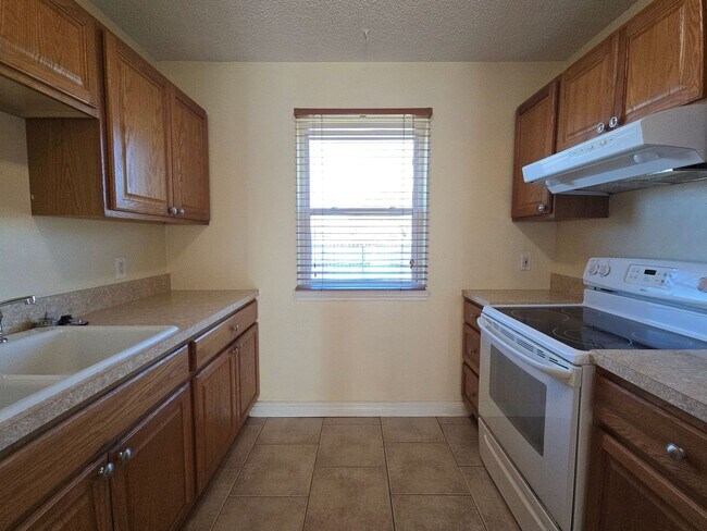Foto del edificio - RENT REDUCTION & SPECIAL - AVAILABLE NOW!
