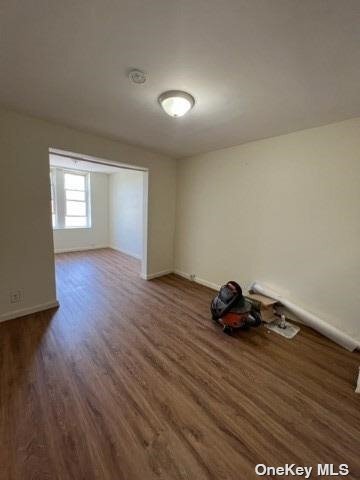 Foto del edificio - 220-24 Hempstead Ave