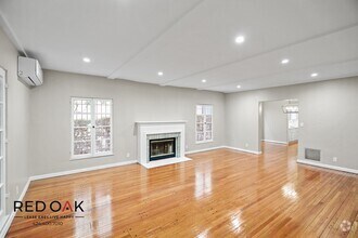 Building Photo - 206 S Martel Ave