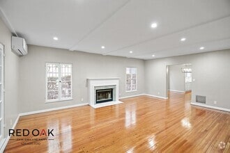 Building Photo - 206 S Martel Ave