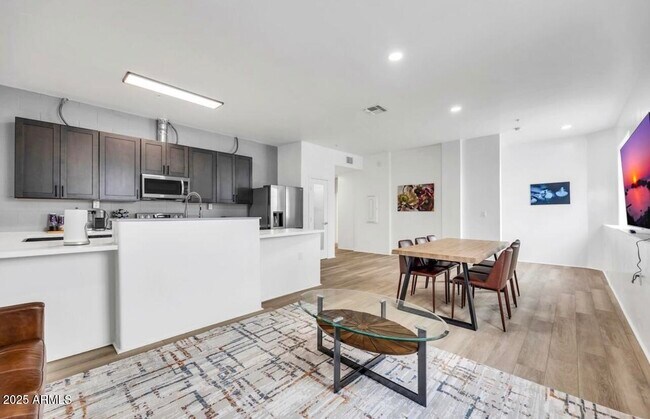 Foto del edificio - 842 S Farmer Ave